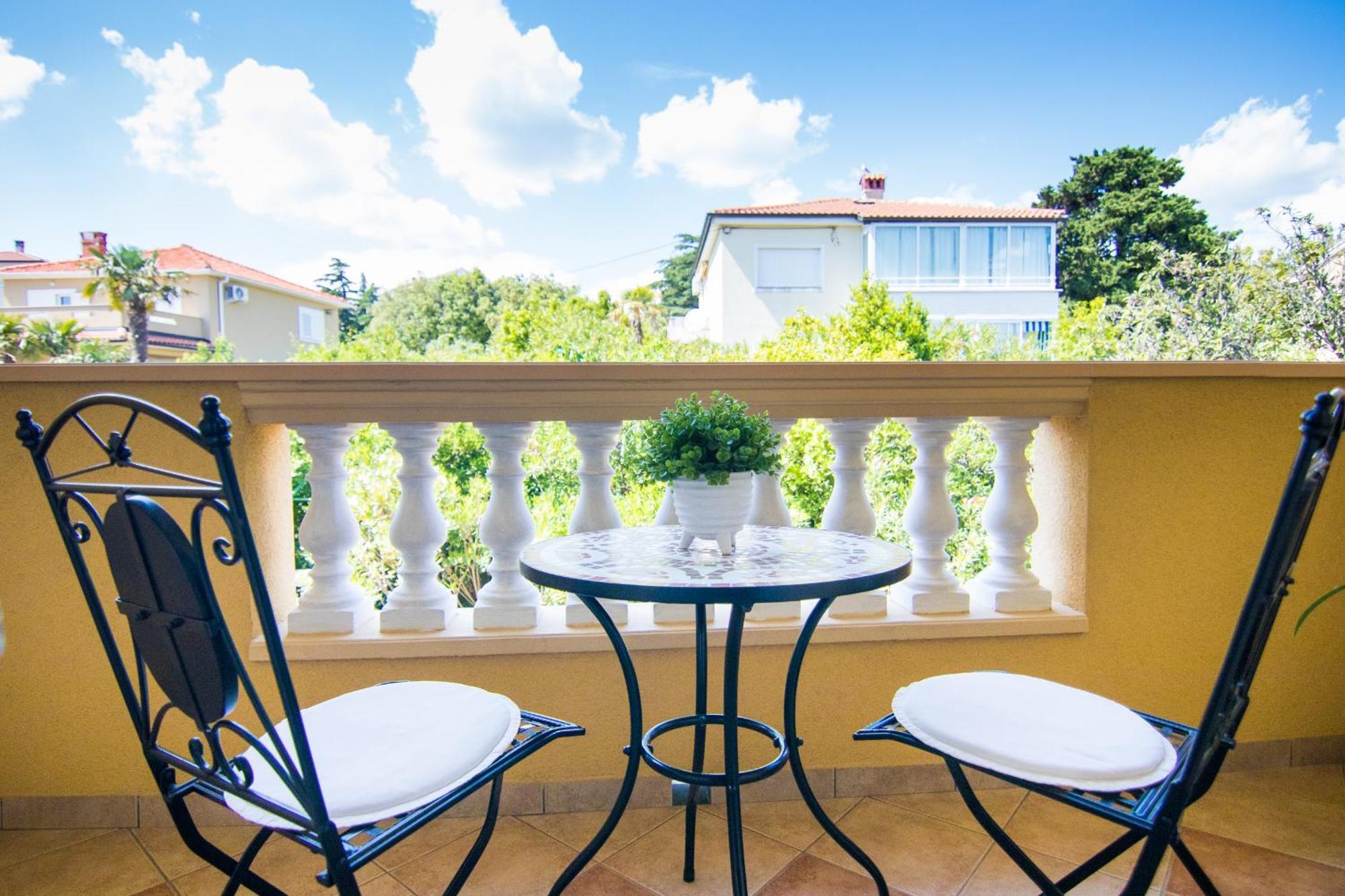 קרק Apartments City Center Dekanic מראה חיצוני תמונה