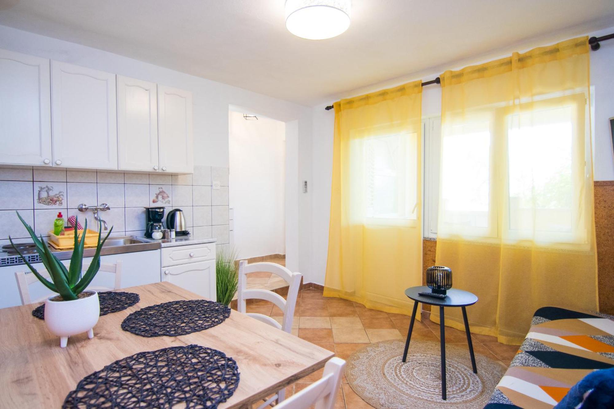 קרק Apartments City Center Dekanic מראה חיצוני תמונה