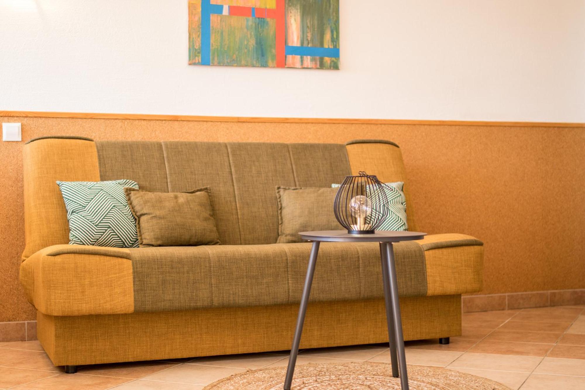 קרק Apartments City Center Dekanic מראה חיצוני תמונה
