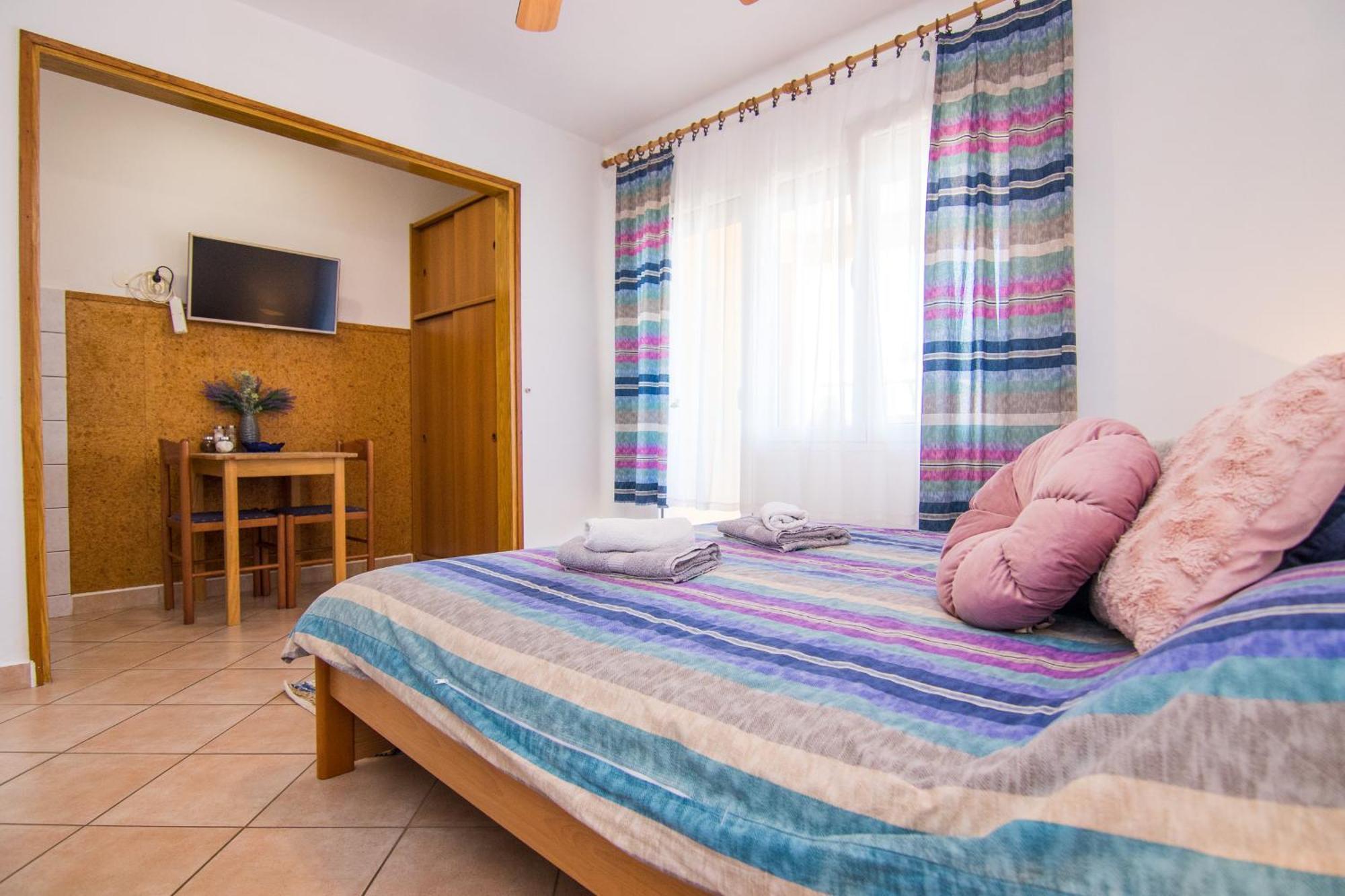 קרק Apartments City Center Dekanic מראה חיצוני תמונה