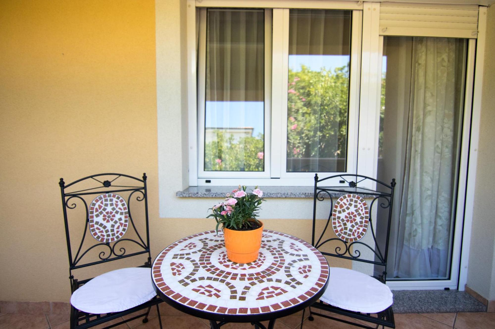 קרק Apartments City Center Dekanic מראה חיצוני תמונה